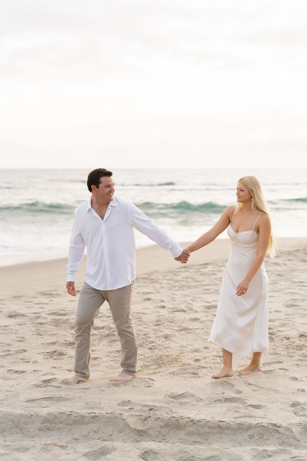 victoria beach engagement photos16